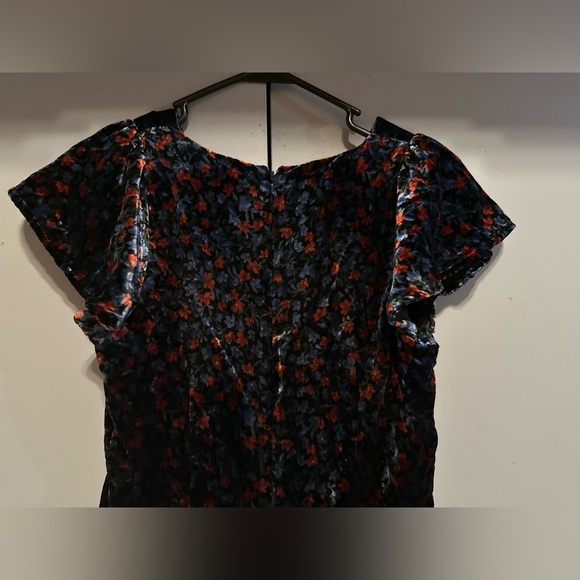 LOFT - Elegant Black Dress with Floral Accents (Size 2) - Picture 10 of 11